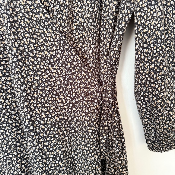 GAP LENZING™ ECOVERO™ Flounce Midi Black and White Asymmetrical Wrap Dress - Picture 10 of 10